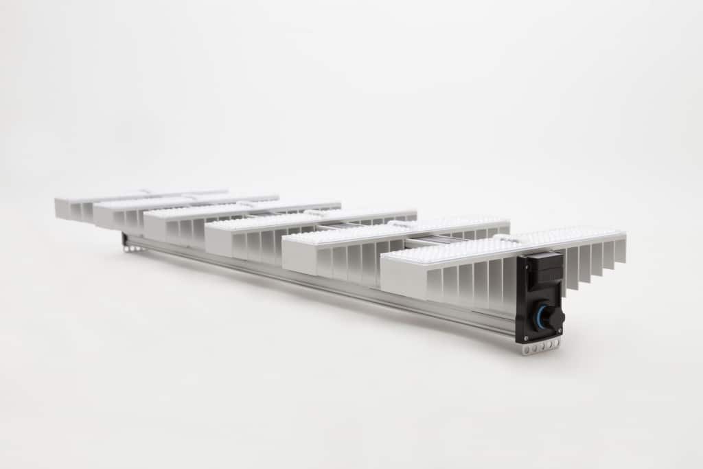 Sanlight EVO 6-120 1.5 400W luminaire at an angle showing its 1018 mm housing