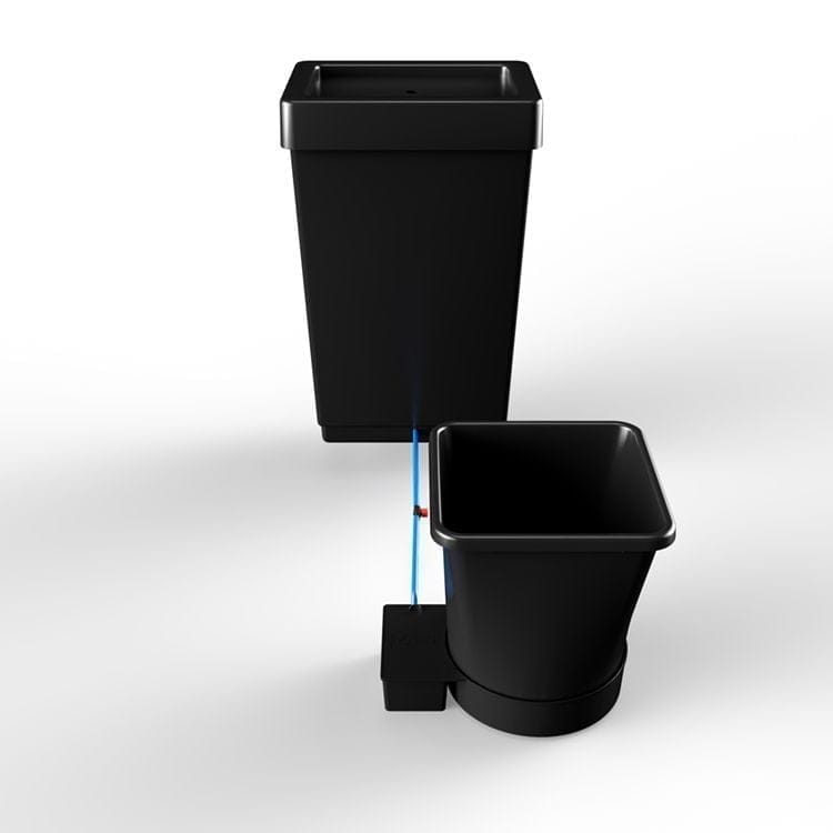 AutoPot 1Pot XL tray with AQUAvalve5 fitted in place