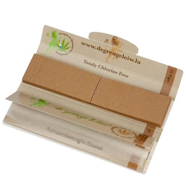 Single De Grénge Léiw hemp rolling papers and filters pack from the display box