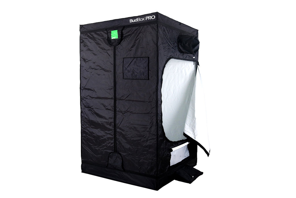 Uplift irrigation bar and irrigation ports of the BudBox PRO XL tent