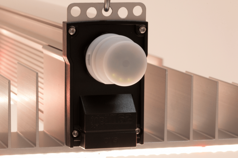 Sanlight EVO 4-100 1.5 luminaire seen from above, 818 mm housing