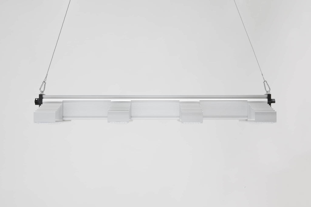 Sanlight EVO 4-100 1.5 LED grow light side profile with mounting bracket