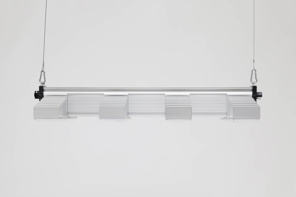 Sanlight EVO 4-80 1.5 LED grow light side profile with mounting bracket