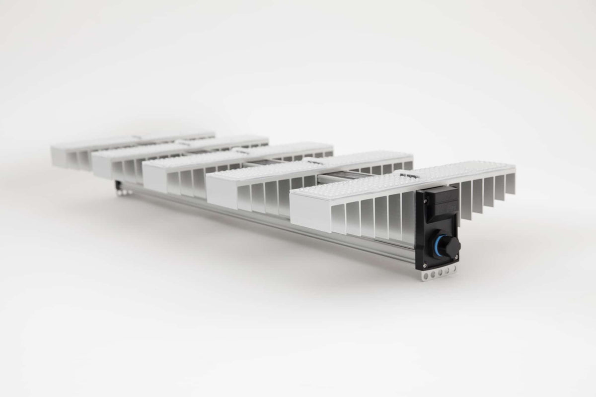 Sanlight EVO 5-100 1.5 LED grow light seen from the front