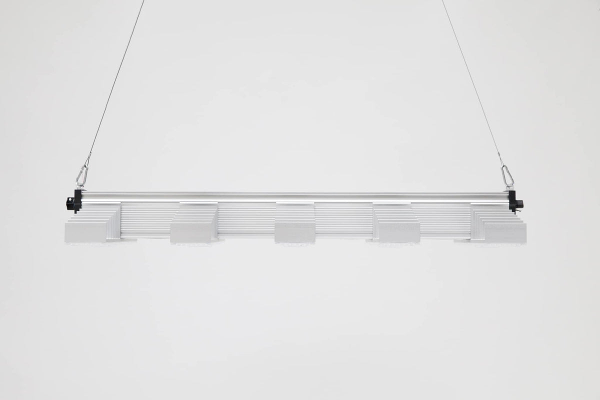 Sanlight EVO 5-100 1.5 LED grow light seen from the side