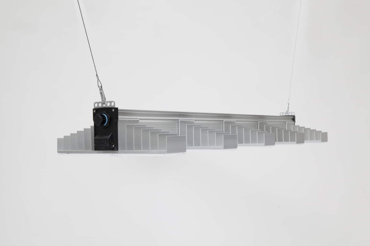 Sanlight EVO 5-120 1.5 LED grow light seen from the side