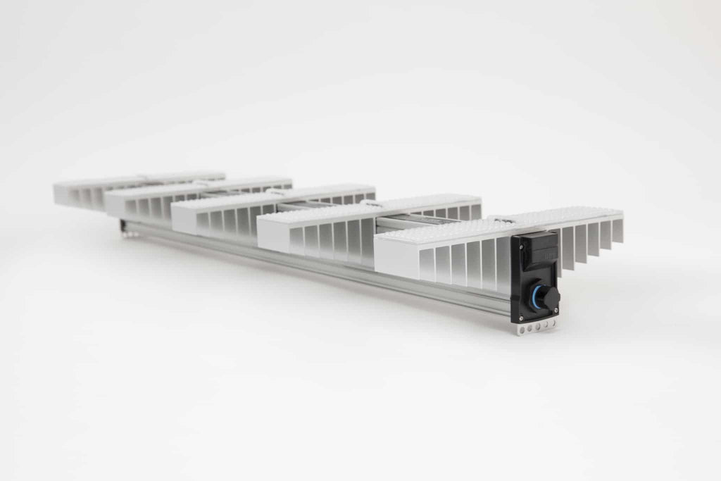 Sanlight EVO 5-100 1.5 LED grow light side profile with mounting bracket